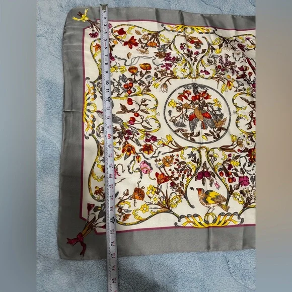 Vintage Floral Patterned Silk Scarf 27” x 28” - Picture 9 of 10